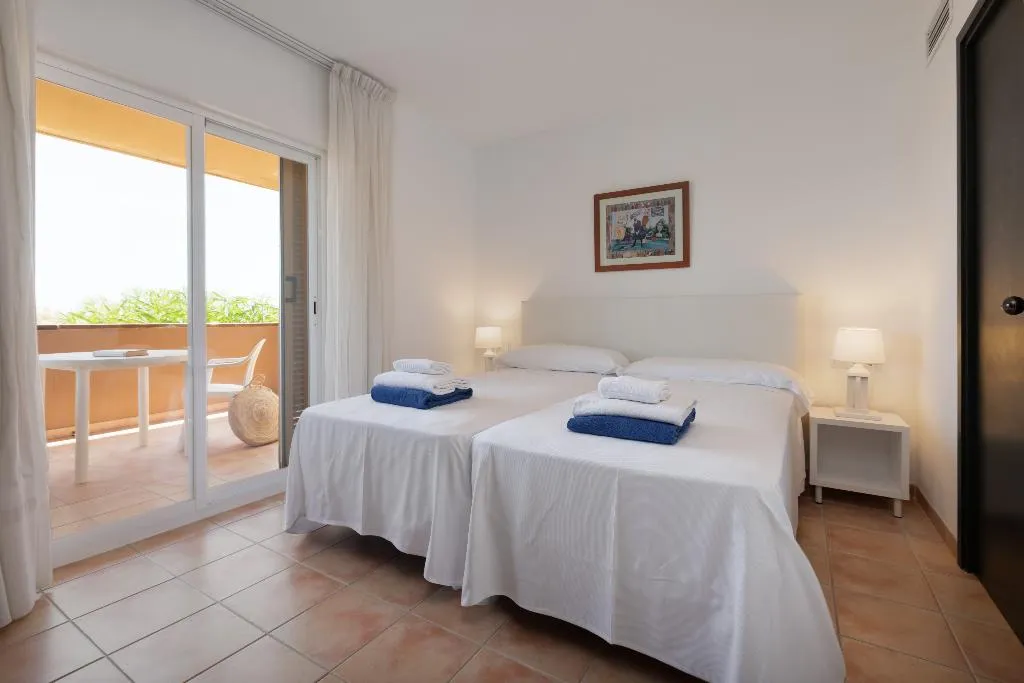 APARTMENT CAPACITY 4 TWO BEDROOMS Room, Apartaments Golf By La Costa Resort, Costa Brava