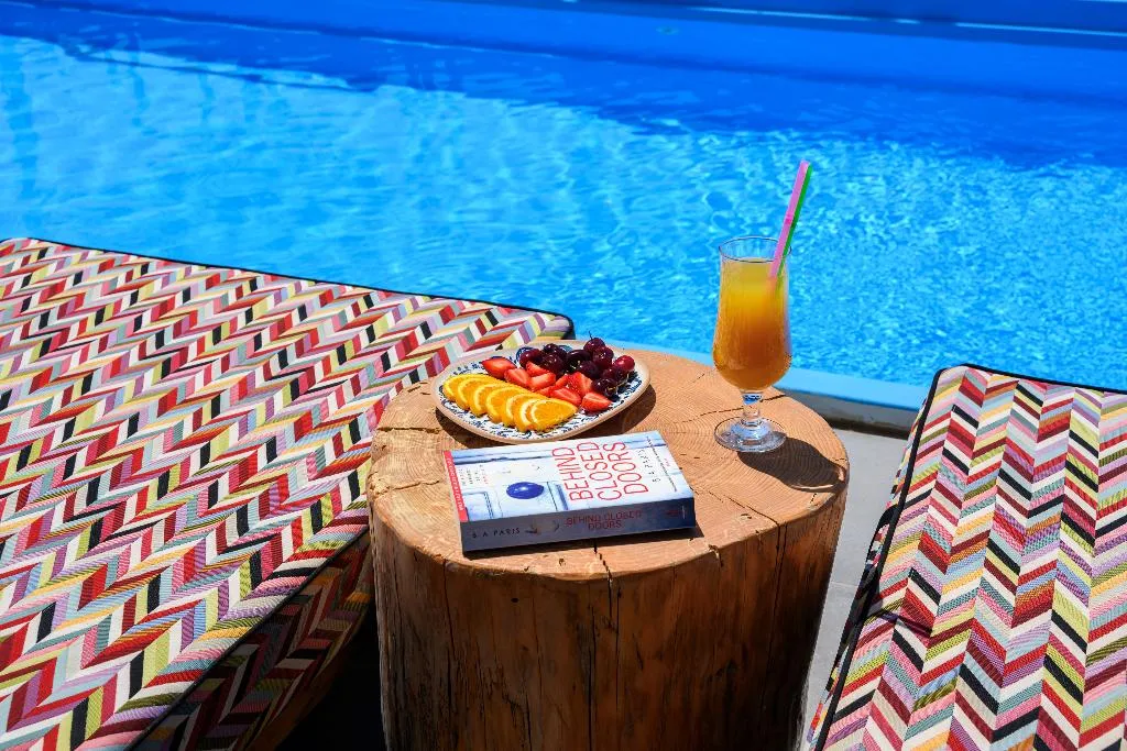 Pool, Impressive One, Santorini