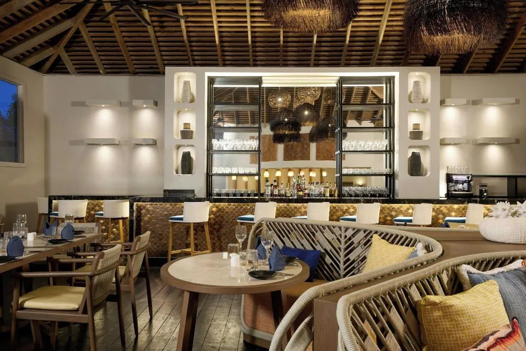 Bar, Waves Hotel & Spa, Barbados