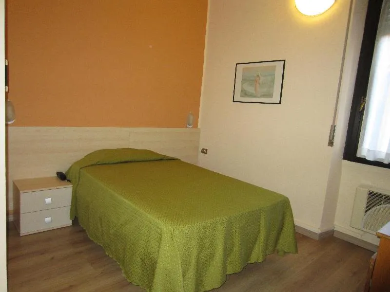 SINGLE STANDARD Room, Europa Hotel, Milan
