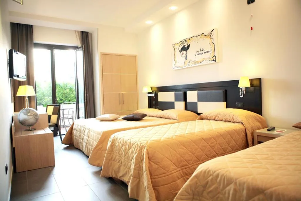 QUADRUPLE STANDARD Room, Visagi, Naples