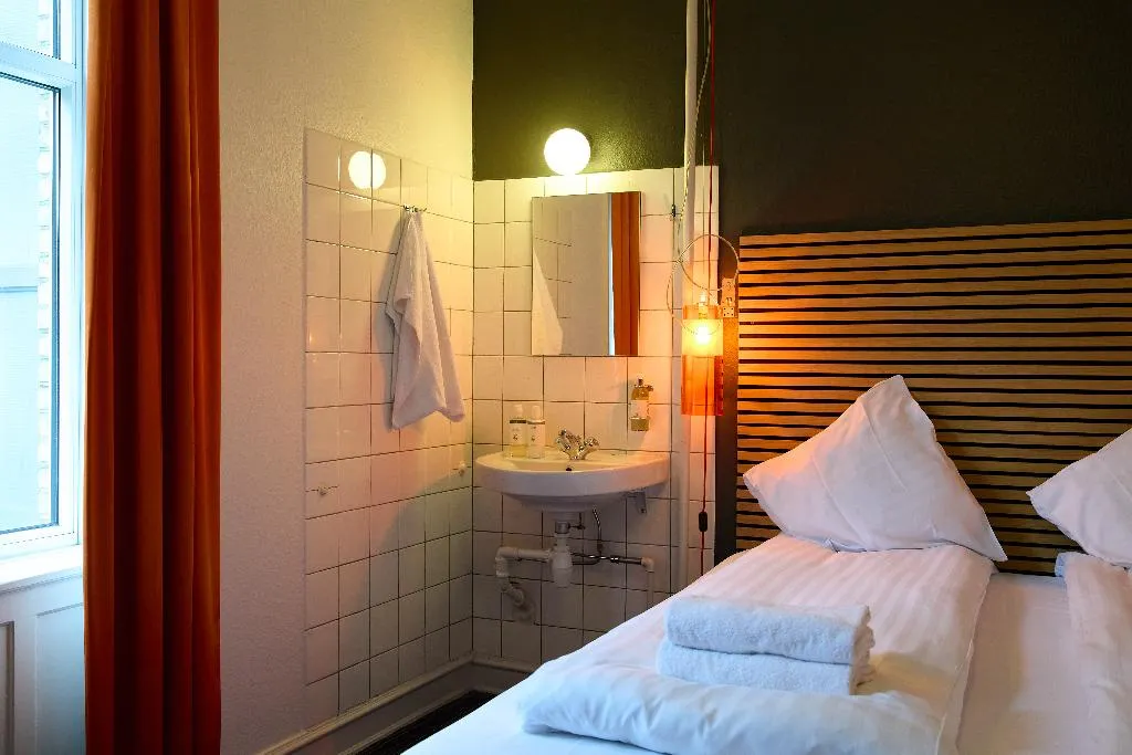 DOUBLE WITH SHARED BATHROOM Room, Annex Copenhagen, Copenhagen