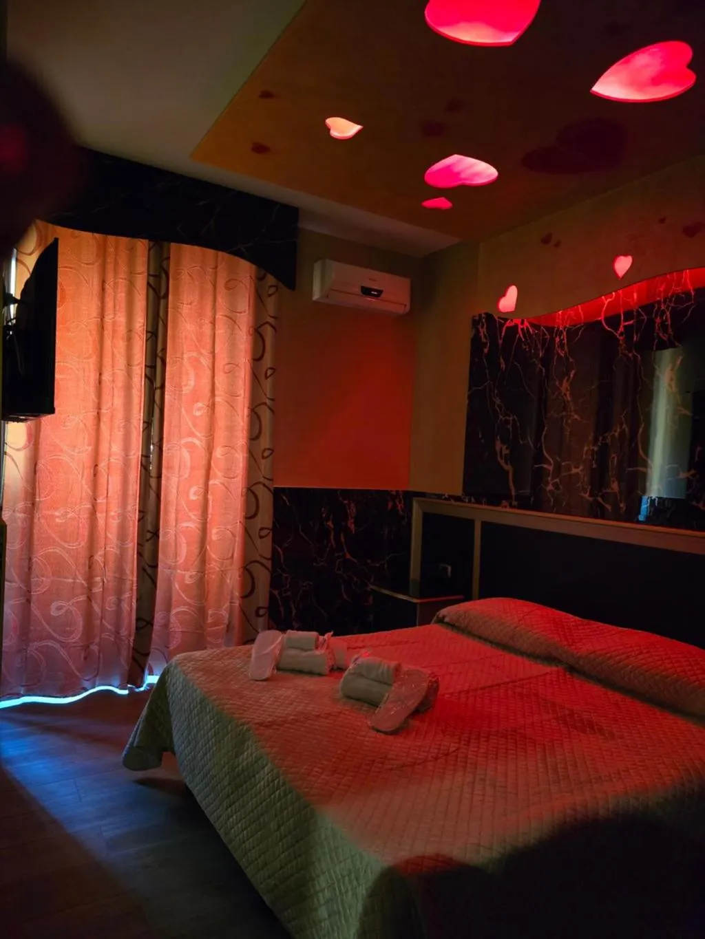 DOUBLE SUPERIOR KING BED Room, Iris, Naples