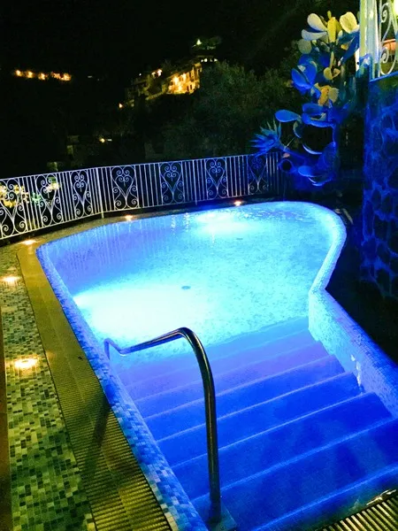 Pool, Don Felipe, Naples