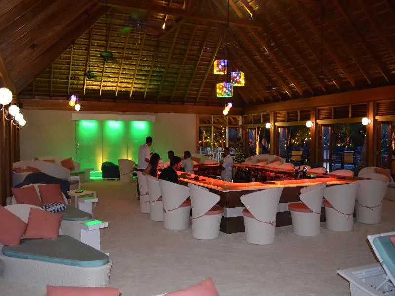 Bar, Meeru Island Resort & Spa, Male