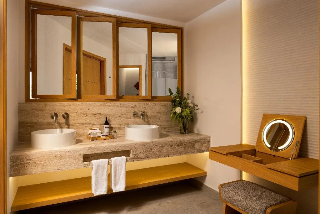 JUNIOR SUITE PARTIAL OCEAN VIEW KING BED Room, Secrets Playa Mujeres Golf & Spa Resort, Cancun Area