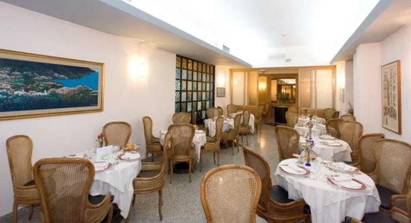 Restaurant, Caravel, Naples
