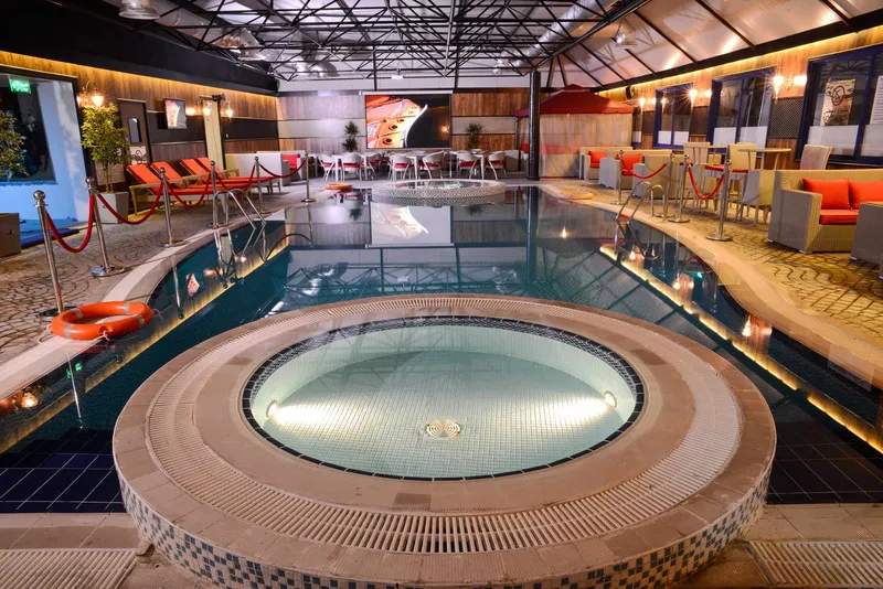Pool, Sun and Sands Clock Tower, Dubai