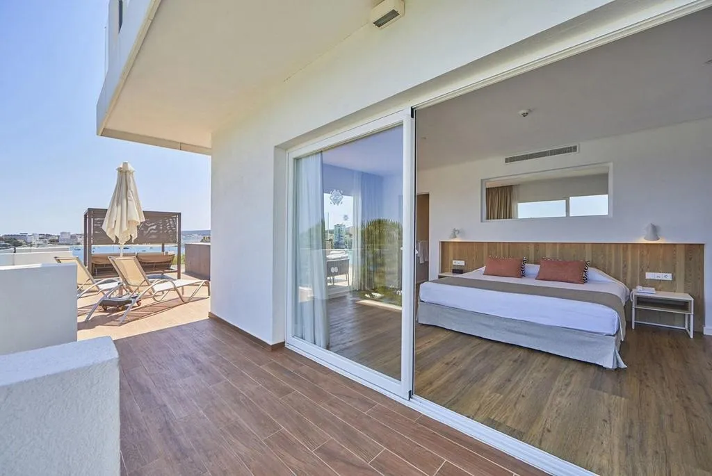 JUNIOR SUITE WITH PRIVATE POOL Room, Ponent Mar, Majorca