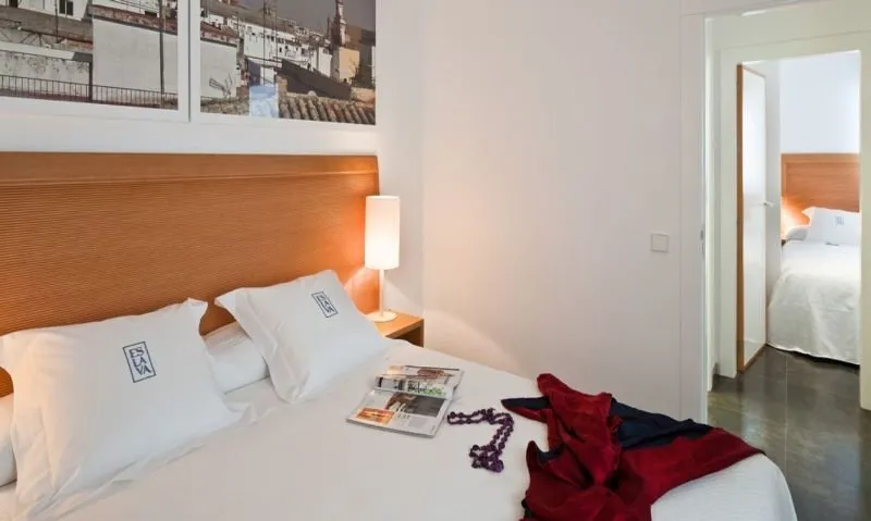 Room, Eslava, Seville