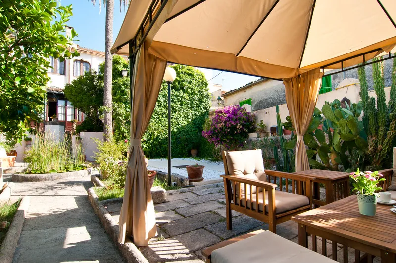Terrace, Leon de Sineu, Majorca