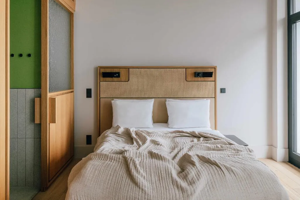 STUDIO CLASSIC DOUBLE BED Room, Locke at East Side Gallery, Friedrichshain, Berlin