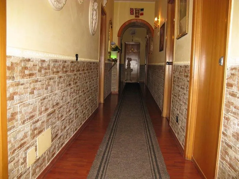 Room, Iris, Naples