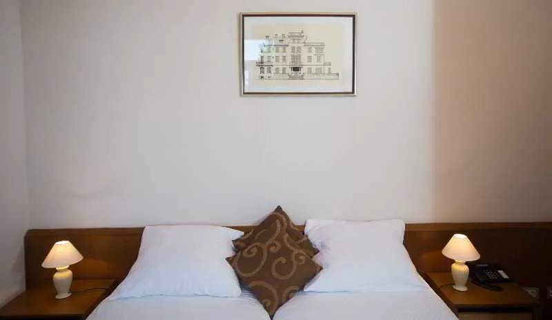 Room, Zagreb, Dubrovnik