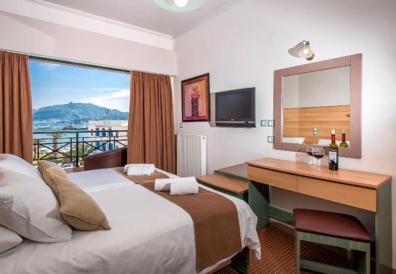 Room, Phoenix, Zante
