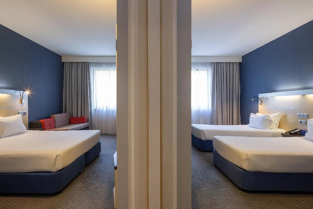 Room THREE BEDS Room, Holiday Inn Express Porto Exponor, Porto