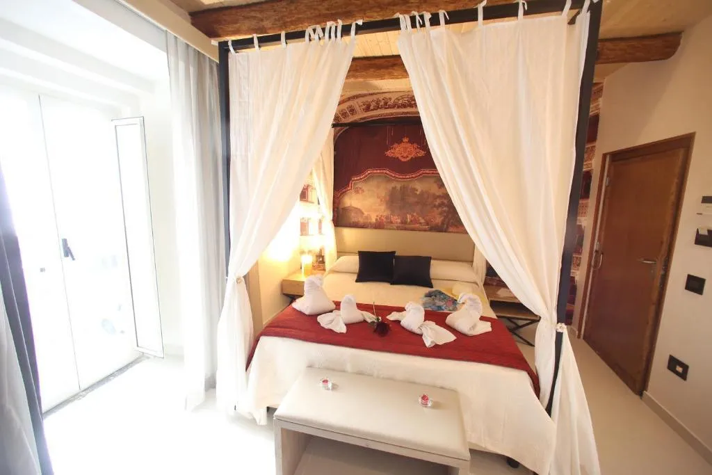 Room, Relais Piazza del Plebiscito, Naples