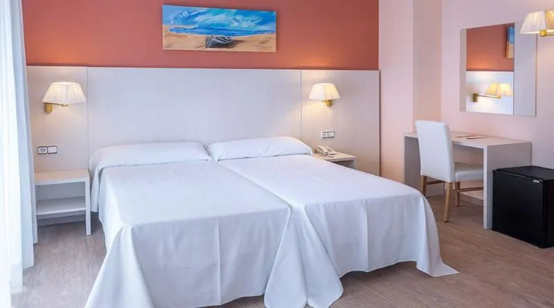 FAMILY ROOM STANDARD Room, GHT Balmes - Apartaments & Splash, Costa Brava