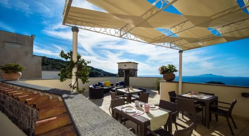 Terrace, Lubra Casa Relax, Naples