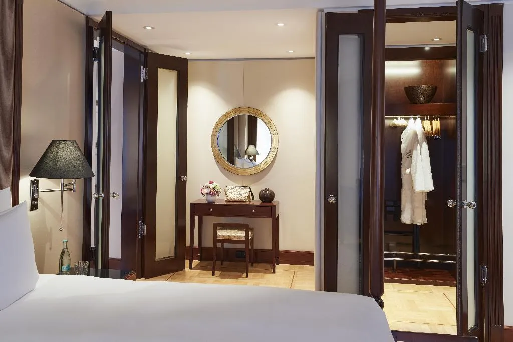 SUITE WITH VIEWS Room, Adlon Kempinski Berlin, Berlin