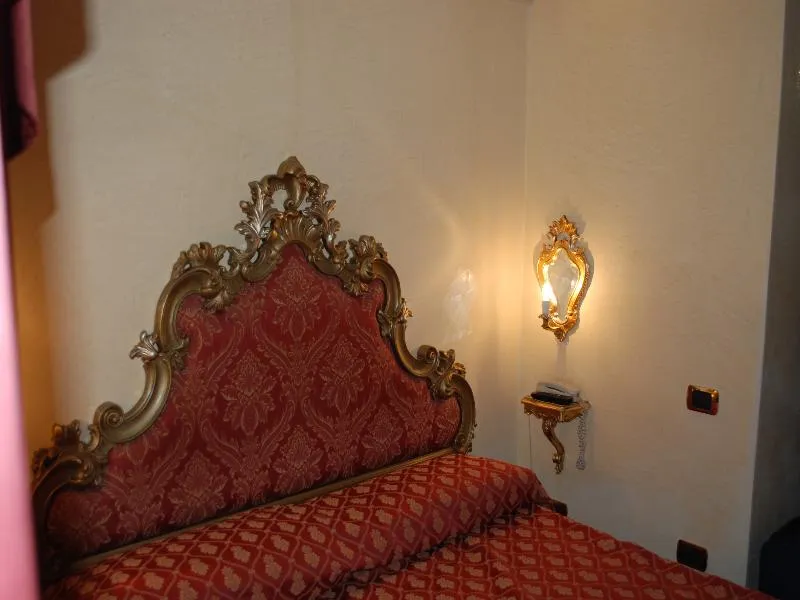 Room, Vecellio, Venice