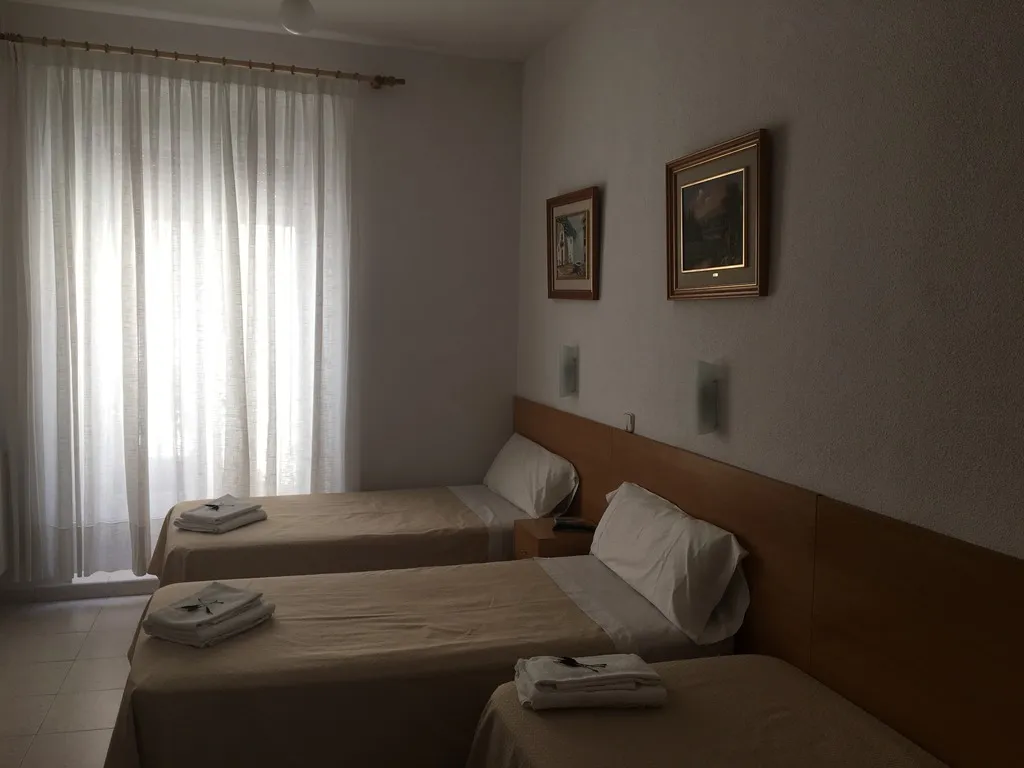 TRIPLE STANDARD Room, Hostal Residencia Lido, Madrid
