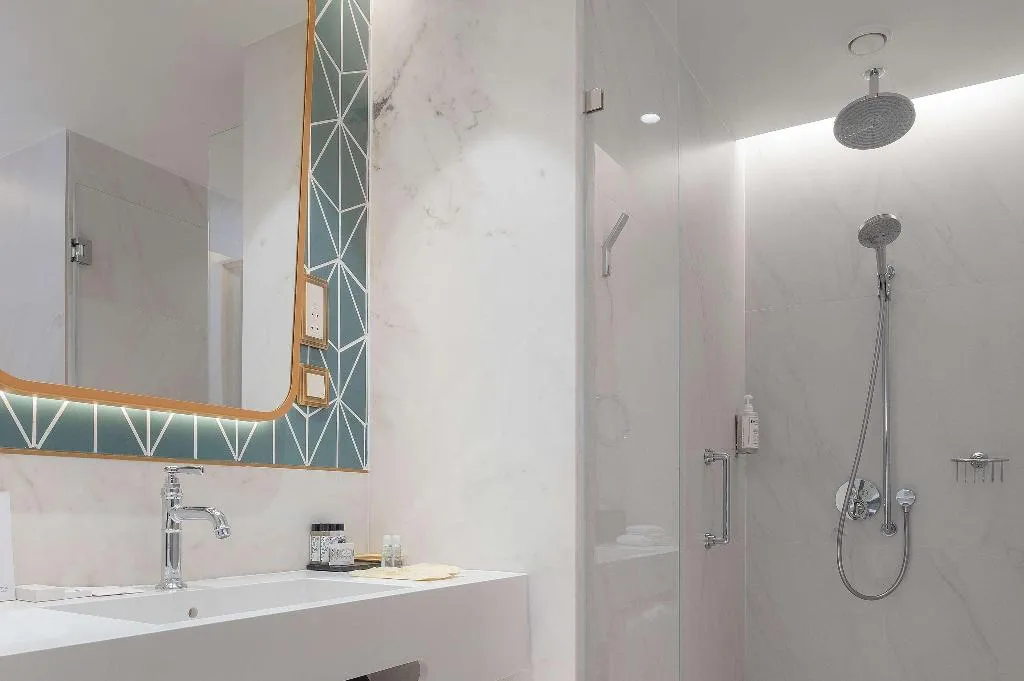 SUITE STANDARD Room, The Emerald House Lisbon, Curio Collection by Hilt, Lisbon