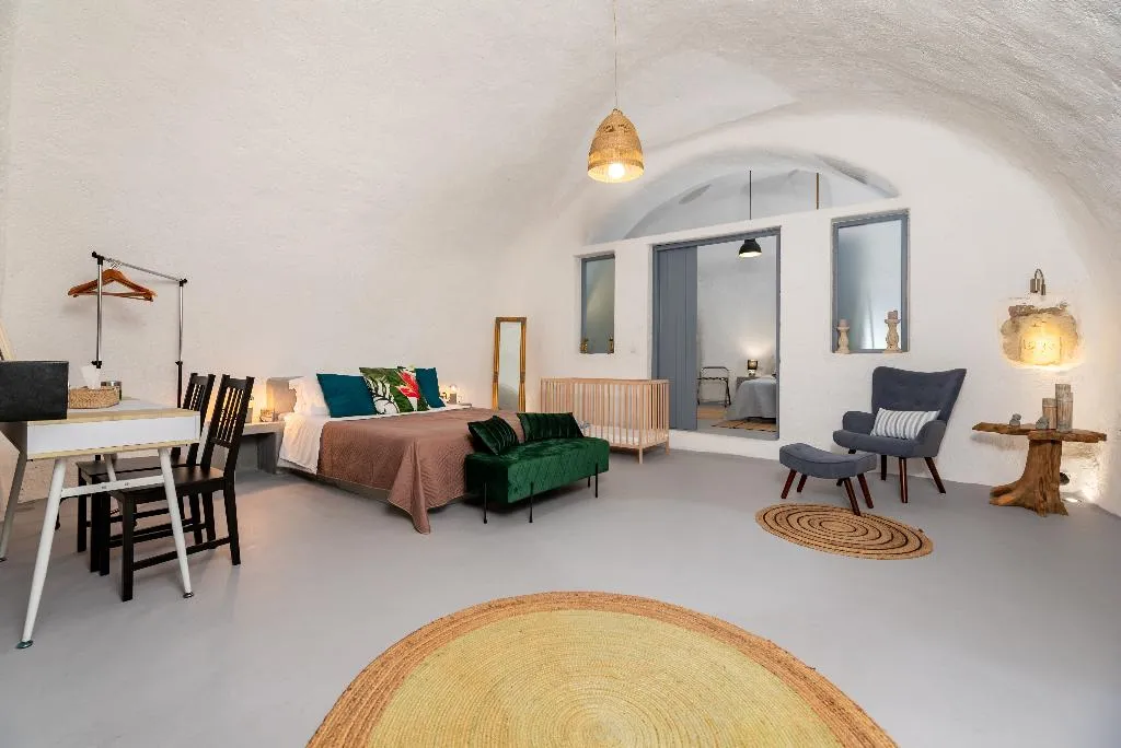 VILLA LUXURY TWO BEDROOMS Room, 1812 Caves 'n Mansion, Santorini