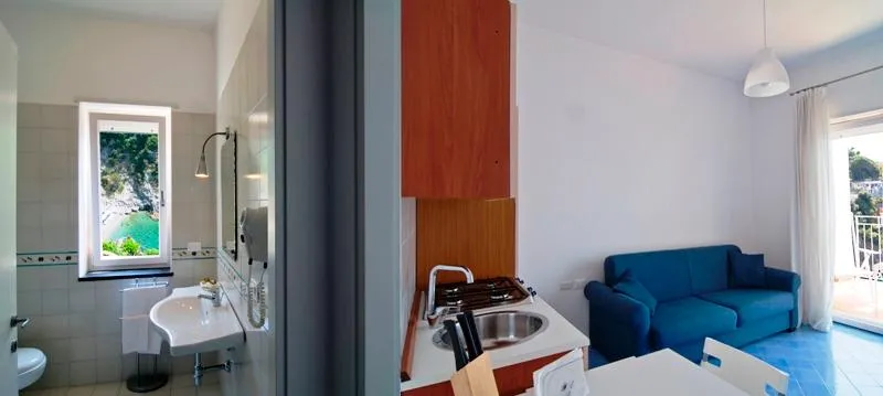STUDIO SEA VIEW Room, Residence Due Torri, Naples