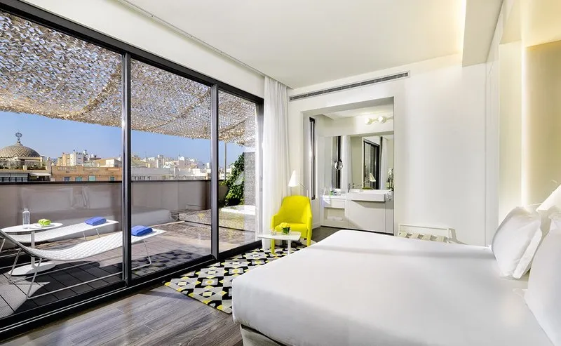 JUNIOR SUITE STANDARD Room, H10 Urquinaona Plaza, Barcelona