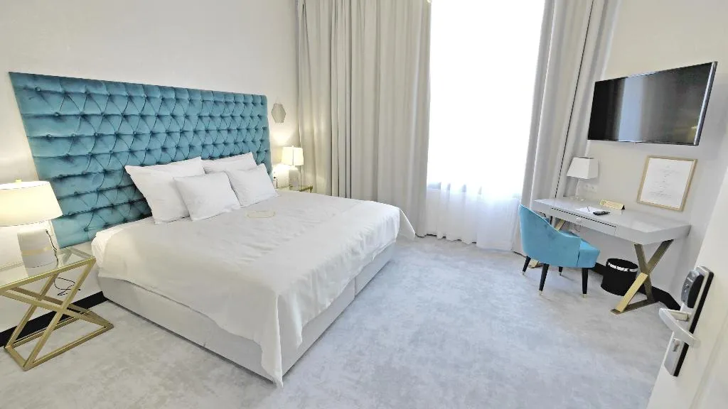 TWIN STANDARD Room, Szewska 22 Boutique, Krakow