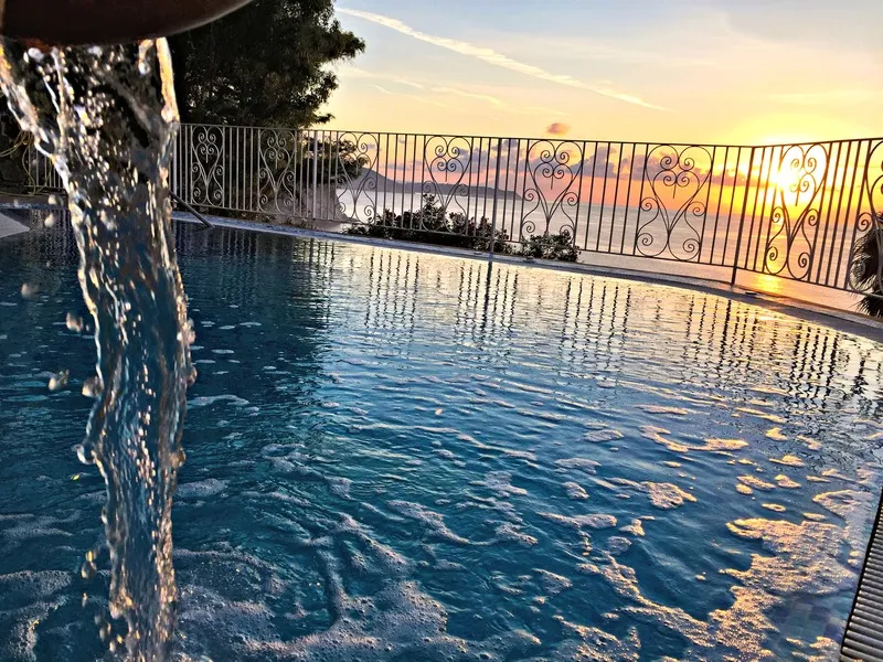 Pool, Don Felipe, Naples
