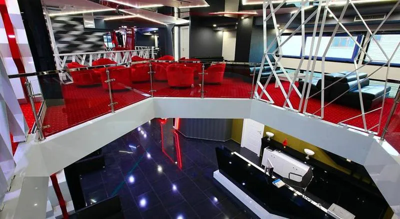 Bar, Partner, Kavaje
