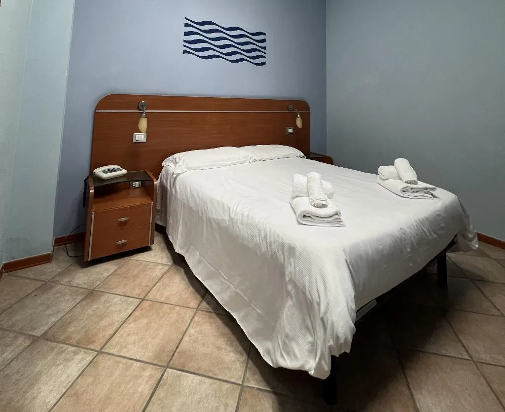 DOUBLE SINGLE USE STANDARD Room, Millennium Gold, Naples