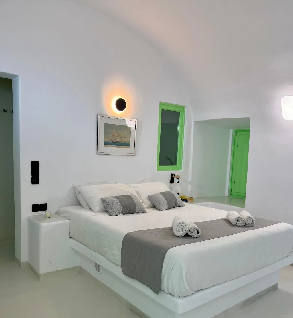 JUNIOR SUITE STANDARD Room, Caldera's Bliss Suites, Santorini