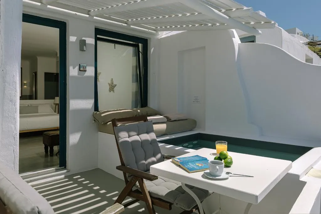 SUITE WITH JACUZZI Room, Afroessa Hotel, Santorini