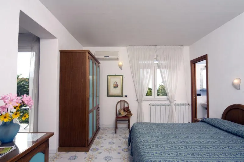 TRIPLE STANDARD Room, Gemma Hotel, Naples