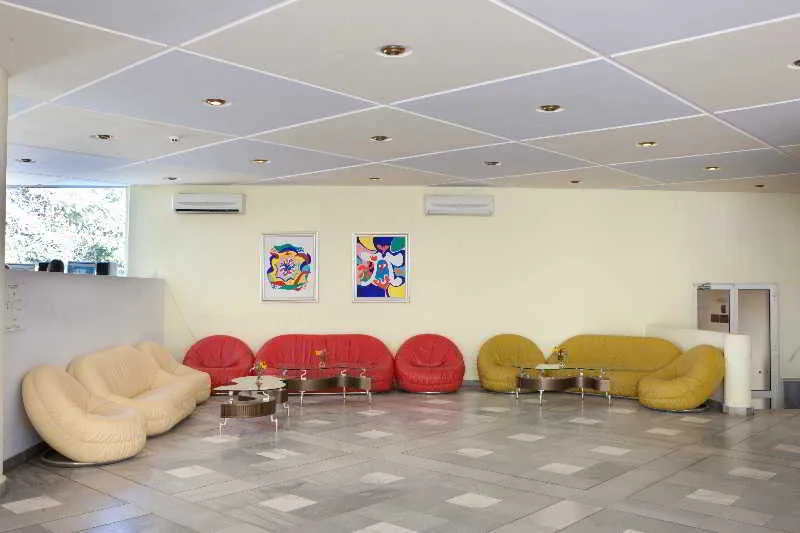 Lobby, Kompas, Varna