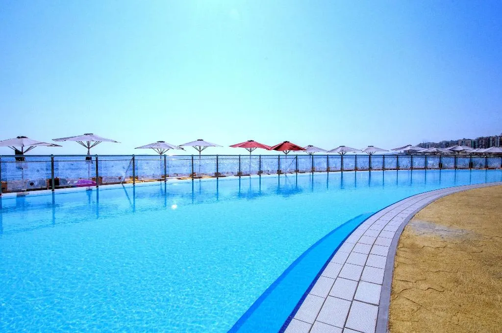 Pool, Hilton Malta, Malta