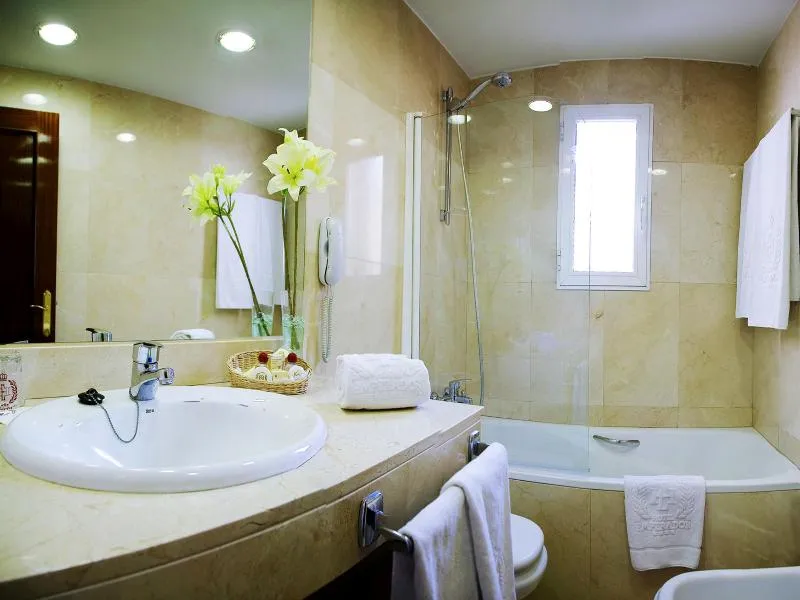 DOUBLE STANDARD Room, Emperador, Madrid