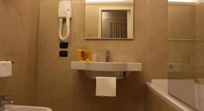 Room, Fenice Hotel Milan, Milan