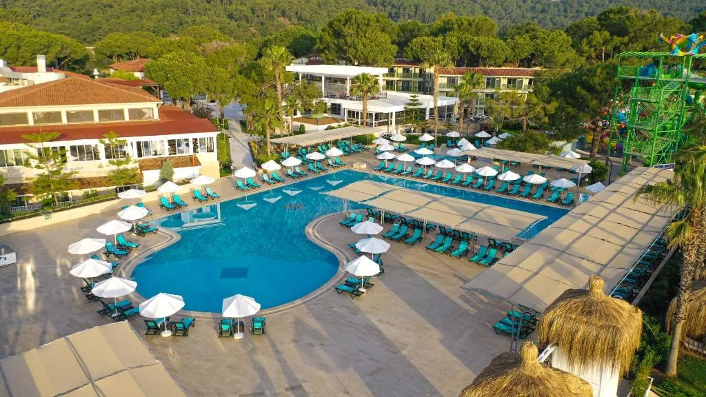 Pool, Crystal Flora Pearl Collection, Antalya