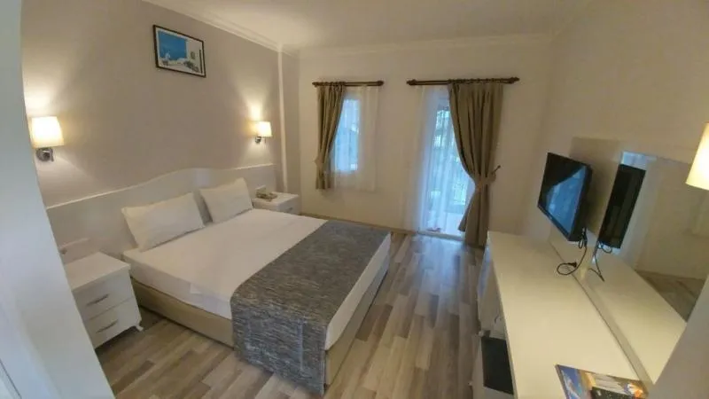 Room, Karbel, Dalaman