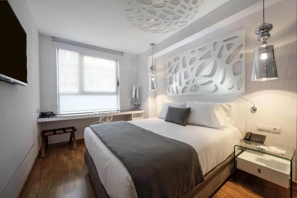 Room, Evenia Rossello, Barcelona