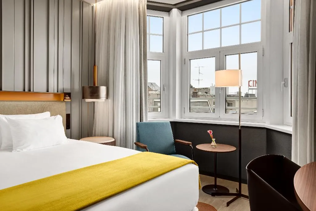 DOUBLE WITH VIEWS Room, NH Collection Amsterdam Flower Market, Amsterdam