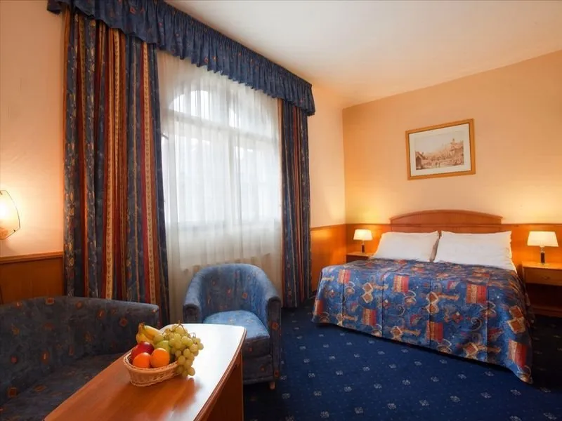 Room, Kavalir, Prague