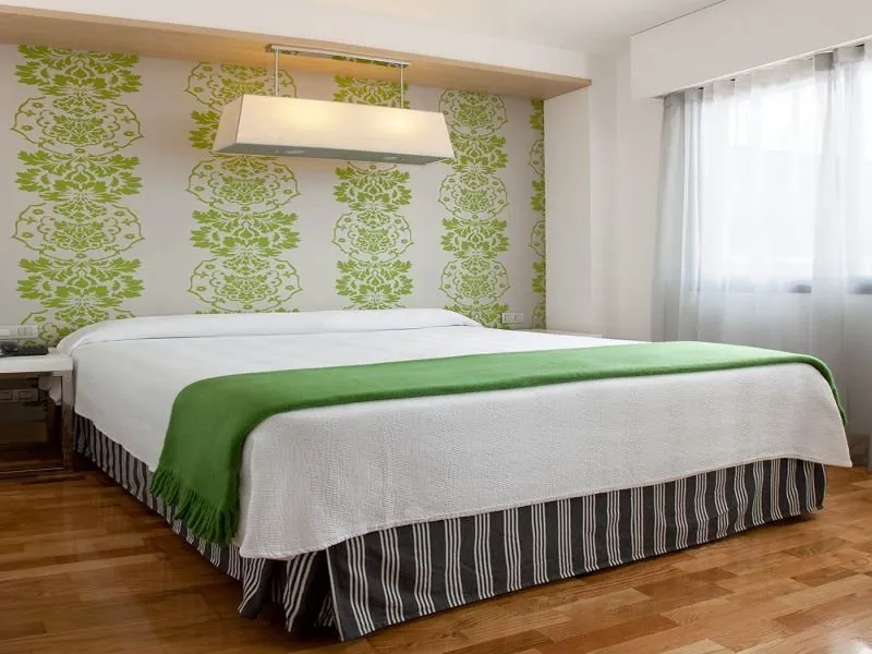 Room, Prisma, Madrid