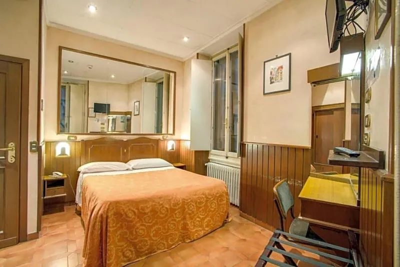 Lobby, Lorena, Florence