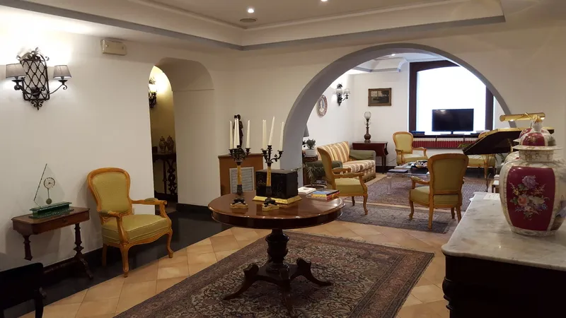 Lobby, Del Real Orto Botanico, Naples