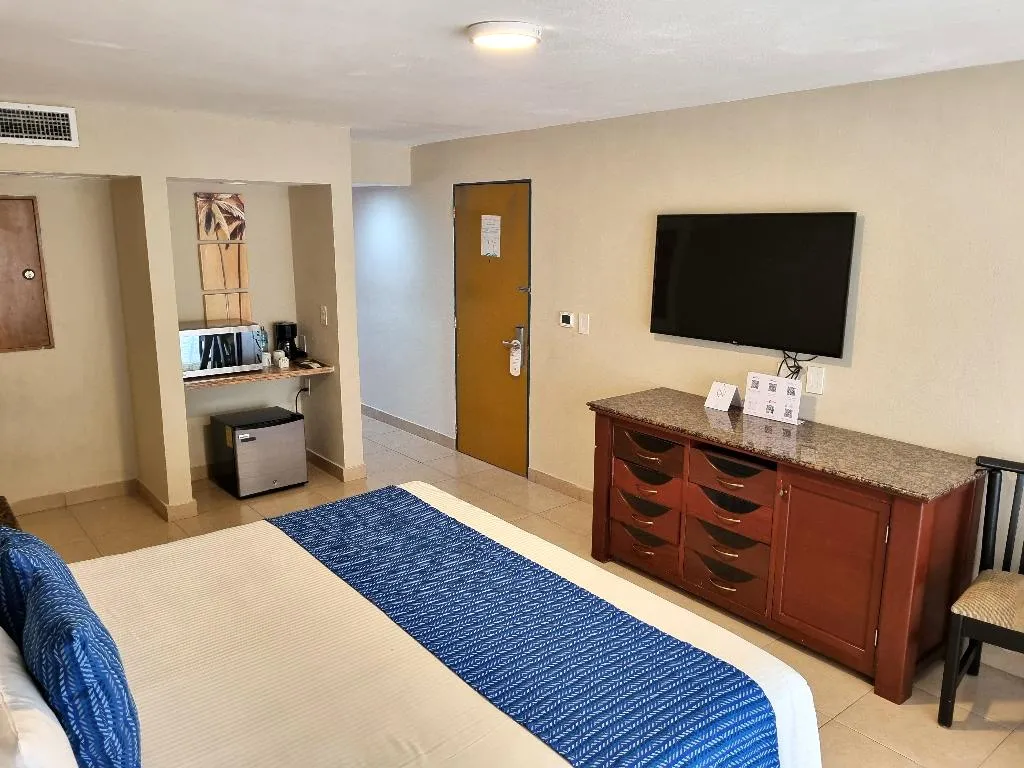 FAMILY ROOM CAPACITY 6 Room, Ocean Spa Hotel All Inclusive, Cancun Area